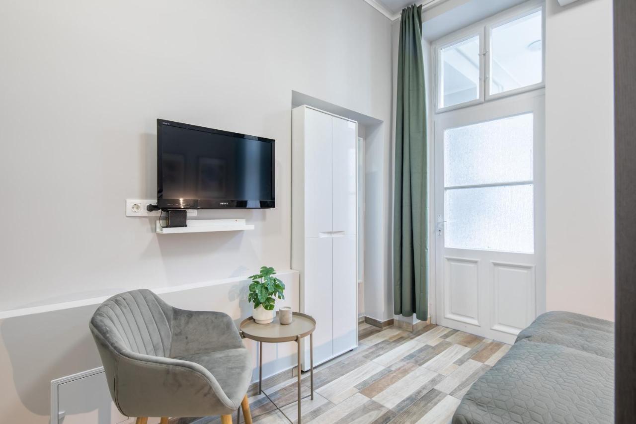 Central New Cozy Budapest Bagian luar foto