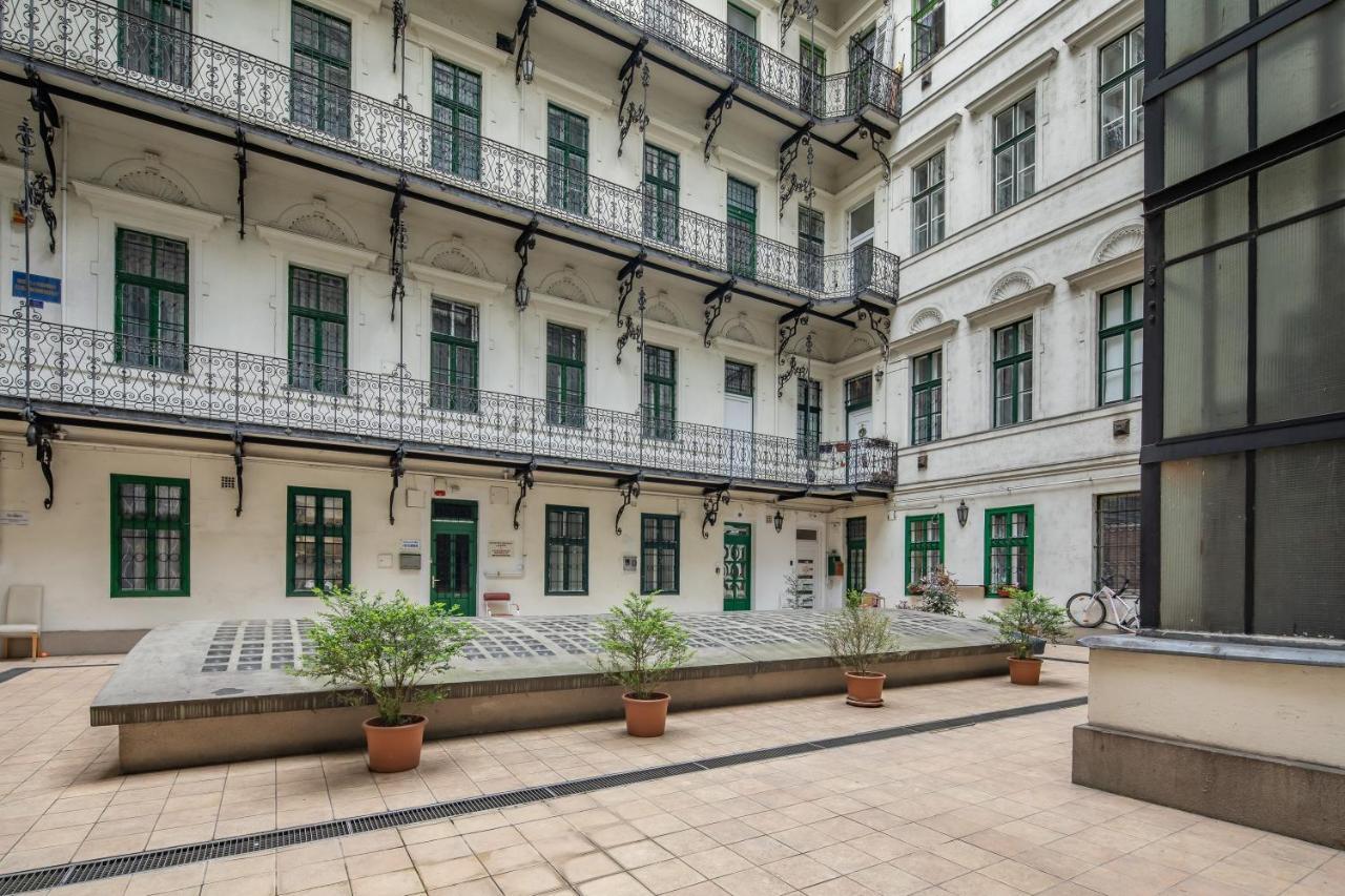 Central New Cozy Budapest Bagian luar foto